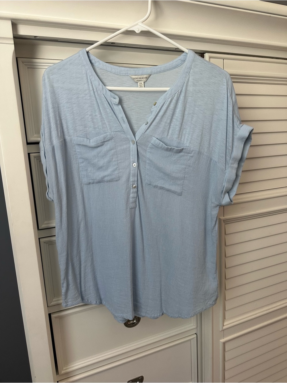 Lucky Brand Light Blue Short-Sleeve  Blouse Size Large